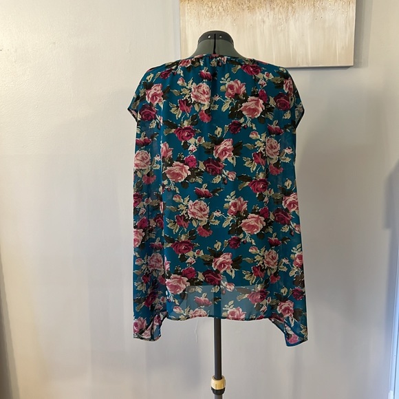 Show Me Your Mumu Short Sleeve Floral Blouse, Bundle of 3 - Picture 14 of 16